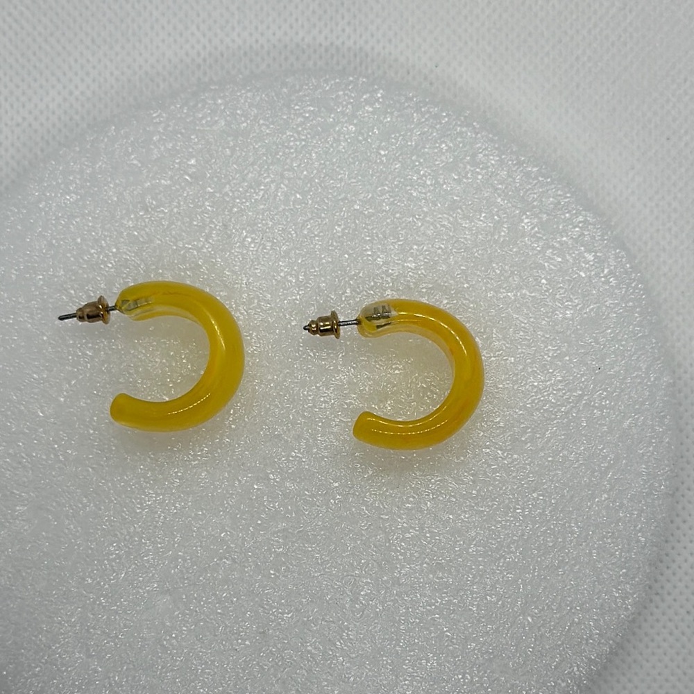 Retro Chic Translucent Yellow Hoop - Picture 11 of 15
